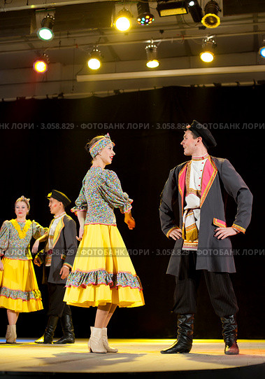 Улан-Удэ, 2011. Народный студенческий ансамбль песни и танца "Байкальские волны" Бурятского гос. университета. Редакционное фото, фотограф Александр Подшивалов / Фотобанк Лори