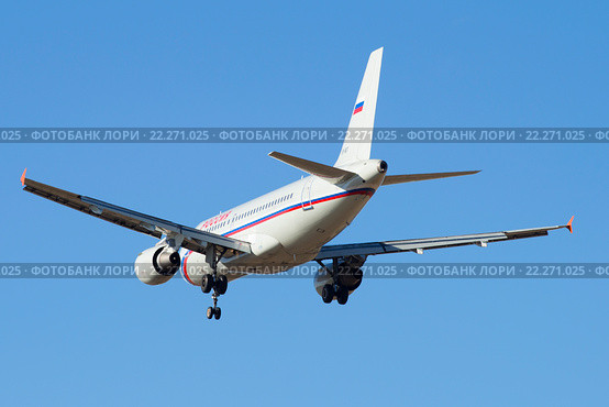 Улетающий самолет Airbus A319-111 (VP-BIT) авиакомпании "Россия" (2016 год). Редакционное фото, фотограф Виктор Карасев / Фотобанк Лори