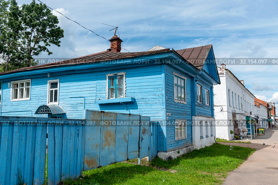 Улица Народная. Валдай, Новгородская область (2018 год). Редакционное фото, фотограф Александр Щепин / Фотобанк Лори