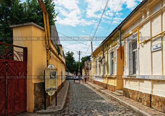 Улица старого города. Город Евпатория (2022 год). Редакционное фото, фотограф Макаров Алексей / Фотобанк Лори