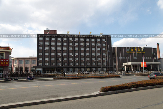 Улица в китайском городе Хуньчунь (2013 год). Редакционное фото, фотограф Валерий Акулич / Фотобанк Лори