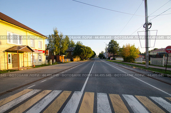 Улица в российском городе. Вельск. Архангельская область (2024 год). Стоковое фото, фотограф Яковлев Сергей / Фотобанк Лори