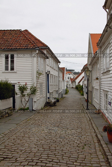 Улица в старом городе (Gamle Stavanger). Ставангер, Норвегия (2012 год). Стоковое фото, фотограф Вадим Хомяков / Фотобанк Лори