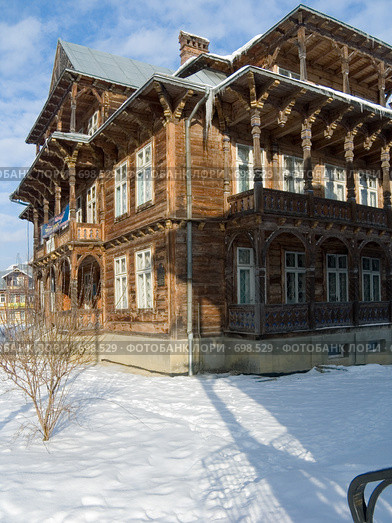 Улицы Трускавца. Вилла «Гопляна», летняя резиденция бургомистра Раймонда Яроша, ныне музей имени Биласа. Прикарпатье. Западная Украина (2009 год). Редакционное фото, фотограф Анатолий Заводсков / Фотобанк Лори