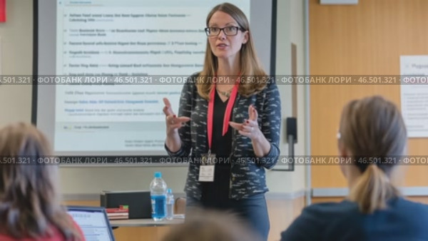 University professor giving a lecture to her students. Стоковое AI-видео, аниматор Юрий Поздников / Фотобанк Лори