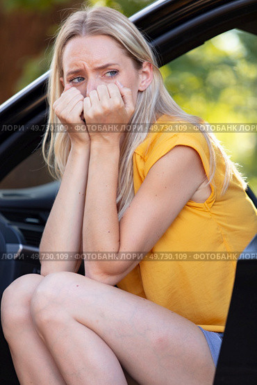 upset driver woman have nervous reaction inside vehicle. Стоковое фото, агентство Ingram Publishing / Фотобанк Лори