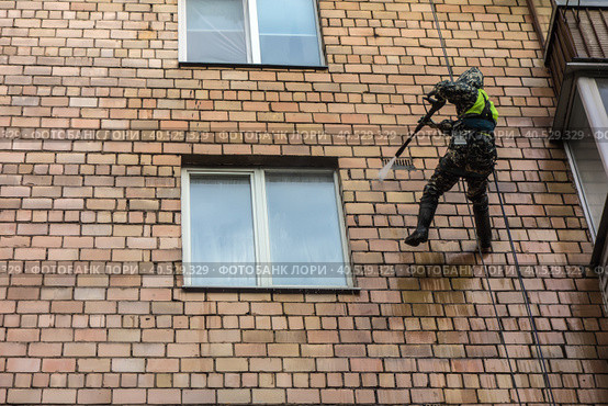 Urban mountaineering. Industrial climbers (2021 год). Редакционное фото, фотограф Iva Noel / Фотобанк Лори