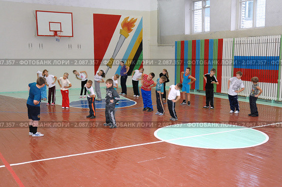 Урок физкультуры в школе (2010 год). Редакционное фото, фотограф Вячеслав Палес / Фотобанк Лори