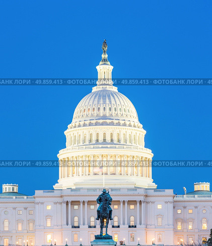 US Capitol Building at dusk, Washington DC, USA. Стоковое фото, агентство Ingram Publishing / Фотобанк Лори