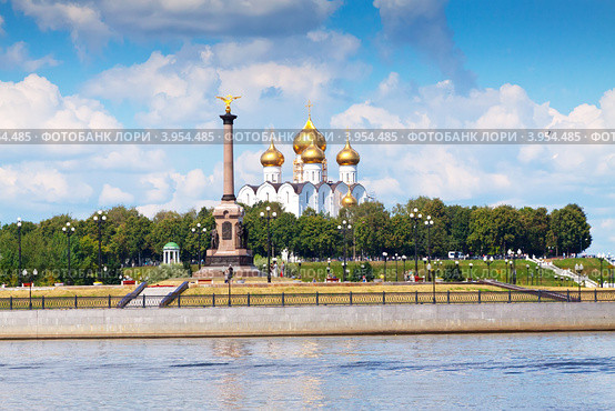 Успенский собор в Ярославле летом (2012 год). Стоковое фото, фотограф Яков Филимонов / Фотобанк Лори