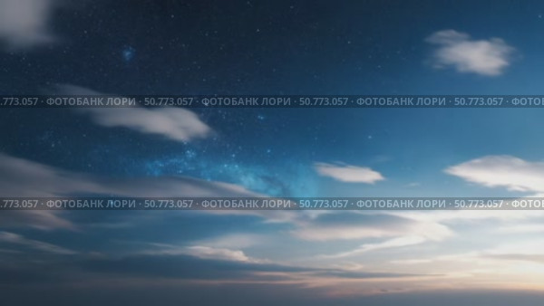 Успокаивающее небо с мягкими облаками и видимыми звёздами перед рассветом. Переход от ночи к утру в природе. Звёздное небо с облаками на рассвете. Стоковое AI-видео, аниматор Башкирова Анна / Фотобанк Лори