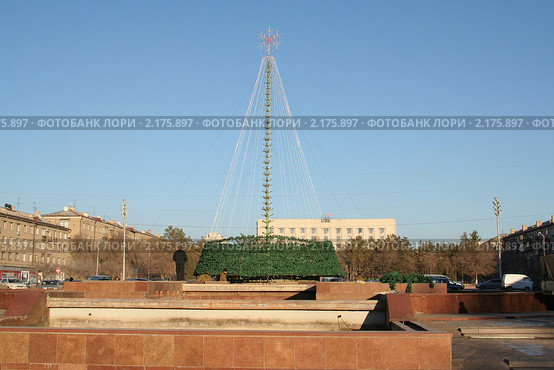 Установка новогодней елки на городской площади (2010 год). Стоковое фото, фотограф Вера Тропынина / Фотобанк Лори