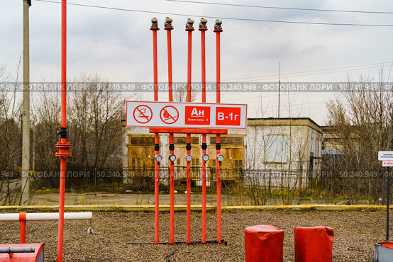 Узел слива топлива. АЗС "Лукойл". г. Липецк. Липецкая область. Редакционное фото, фотограф Владимир Шибаев / Фотобанк Лори