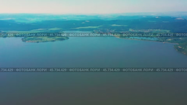 Южный Урал, Башкортостан, Нугушское водохранилище летом. Вид с воздуха. Southern Urals, Bashkortostan, Nugush reservoir in summer. Aerial view. Стоковое видео, видеограф Евгений Романов / Фотобанк Лори