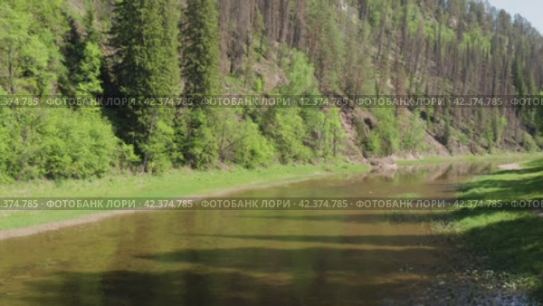 Южный Урал летом, река Зилим в урочище Культамак. Вид с воздуха. The Southern Urals in summer, the Zilim River in the Kultamak natural boundary. Aerial view. Стоковое видео, видеограф Евгений Романов / Фотобанк Лори