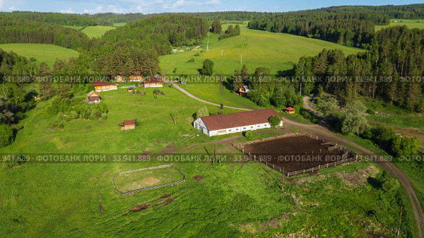 Южный Урал. Туристическая база Сухов Ключ летом. South Urals. Tourist base Sukhov Kluch in the summer. Стоковое фото, фотограф Евгений Романов / Фотобанк Лори