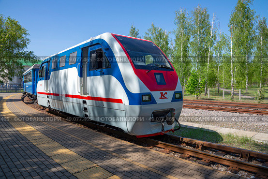 Узкоколейный тепловоз ТУ10-020. Детская железная дорога. Лиски, Воронежская область. Редакционное фото, фотограф Анна Карасева / Фотобанк Лори
