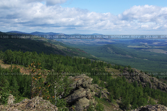 В горах Южного Урала в окрестностях озера Якты-Куль (Банное), Башкортостан. Стоковое фото, фотограф Антон Бобров / Фотобанк Лори