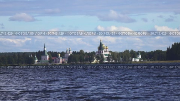 Валдайский Иверский Богородицкий Святоозерский монастырь — православный мужской монастырь на Сельвицком острове Валдайского озера в Валдайском районе Новгородской области. Стоковое видео, видеограф Куликов Константин / Фотобанк Лори