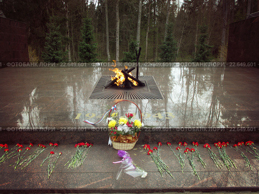 Вечный огонь в память, о не вернувшихся с войны (2016 год). Редакционное фото, фотограф Екатерина Лаптева / Фотобанк Лори