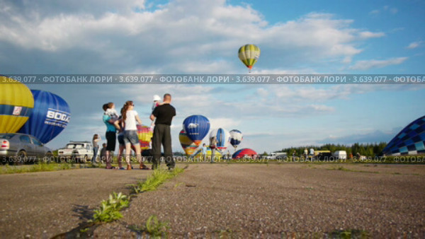 Великие Луки, 14 июня 2012 года: четвёртый день соревнований 17 Международной Встречи Воздухоплавателей. Редакционное видео, видеограф Андрей Ежов / Фотобанк Лори