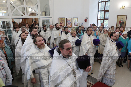 Великое освящение Покровского храма деревни Нововасильевское Лотошинского района (2019 год). Редакционное фото, фотограф Дмитрий Неумоин / Фотобанк Лори