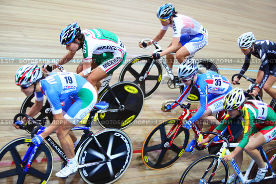 Велосипедисты на треке чемпионата мира UCI. Юниоры , 2011, Москва. Редакционное фото, фотограф Losevsky Pavel / Фотобанк Лори