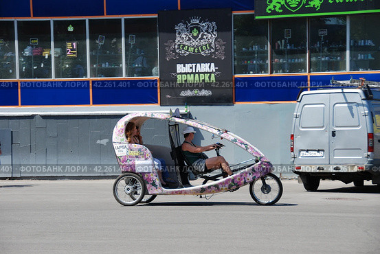 Велотакси в парке ВДНХ. Останкинский район. Город Москва (2011 год). Редакционное фото, фотограф lana1501 / Фотобанк Лори