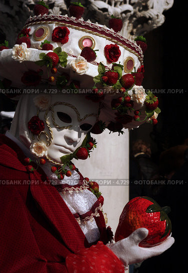 Венеция, карнавал - маска "Клубничный торт" (2006 год). Стоковое фото, фотограф Tamara Kulikova / Фотобанк Лори