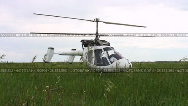 Вертолёт Rotorfly P-30 на земле. 2 плана. Helicopter Rotorfly R-30 on the ground. 2 shots. Редакционное видео, видеограф Евгений Романов / Фотобанк Лори