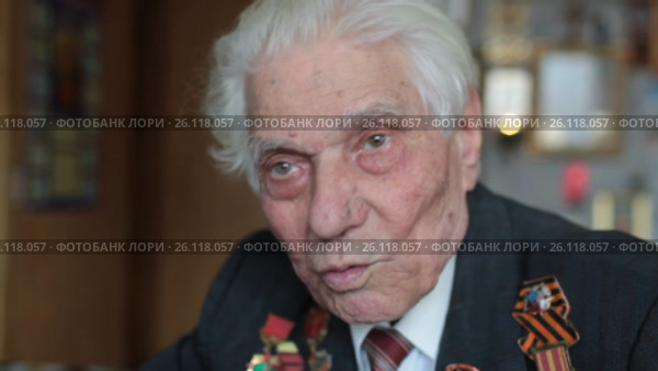 Ветеран, Красносаельцев Илья Тимофеевич  рассказывает о судьбе своих братьев воевавших на фронте (2017 год). Редакционное видео, видеограф Дмитрий Неумоин / Фотобанк Лори