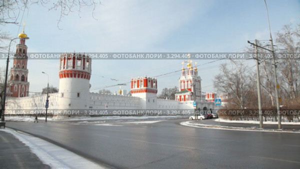 Вход в Новодевичий монастырь (2011 год). Стоковое видео, видеограф Кирилл Трифонов / Фотобанк Лори