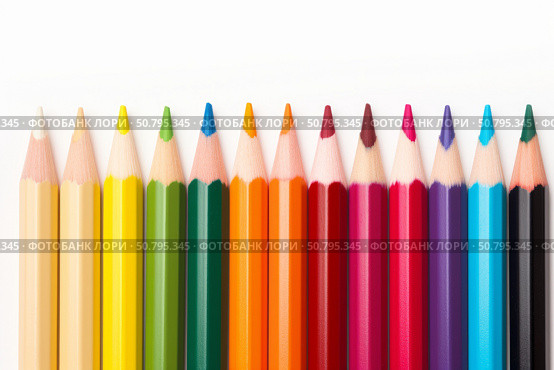Vibrant row of sharpened colored pencils aligned. Стоковое AI-изображение, AI-художник Иван Рябоконь / Фотобанк Лори