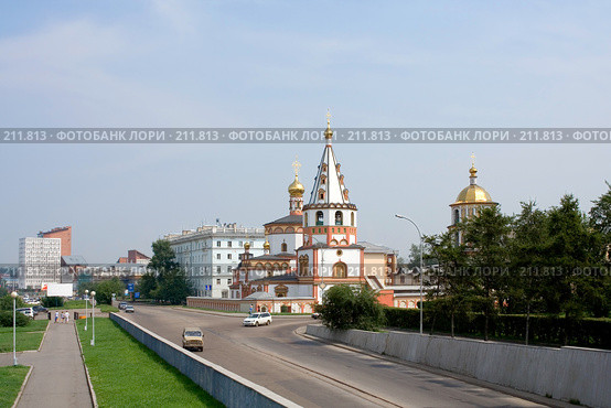 Вид города Иркутска возле набережной Ангары с Богоявленским собором (2007 год). Стоковое фото, фотограф Солодовникова Елена / Фотобанк Лори