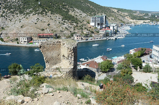 Вид на Балаклавскую бухту. Севастополь, Крым (2021 год). Редакционное фото, фотограф Free Wind / Фотобанк Лори
