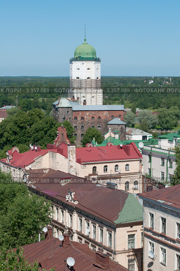 Вид на башню святого Олафа. Выборг (2011 год). Редакционное фото, фотограф Виктор Карасев / Фотобанк Лори