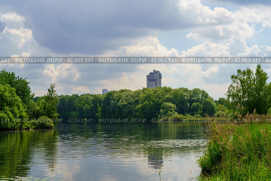 Вид на Чистый залив со стороны Строгинского затона. Стоковое фото, фотограф Александр К / Фотобанк Лори