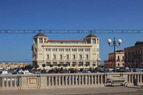 Вид на город с моста Ponte Umberto I. Сиракузы, Сицилия, Италия (2023 год). Стоковое фото, фотограф Вадим Хомяков / Фотобанк Лори
