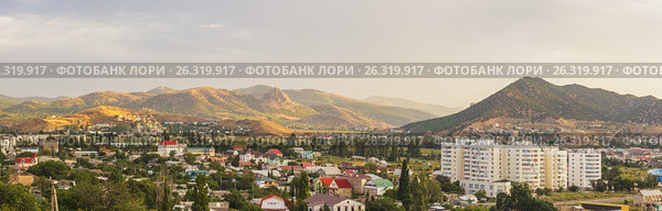 Вид на город Судак и горы в Крыму утром (2015 год). Стоковое фото, фотограф Дмитрий Тищенко / Фотобанк Лори