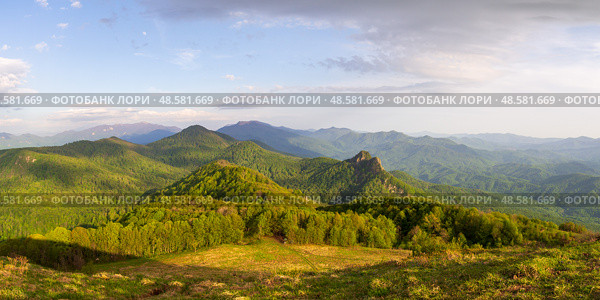 Вид на горы с вершины горы Семашко. Гора Два брата. Стоковое фото, фотограф Алексей Букреев / Фотобанк Лори