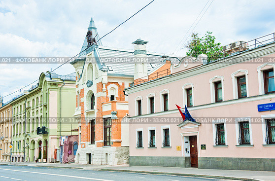 Вид на особняк Кекушевой. Улица Остоженка. Москва (2018 год). Редакционное фото, фотограф E. O. / Фотобанк Лори