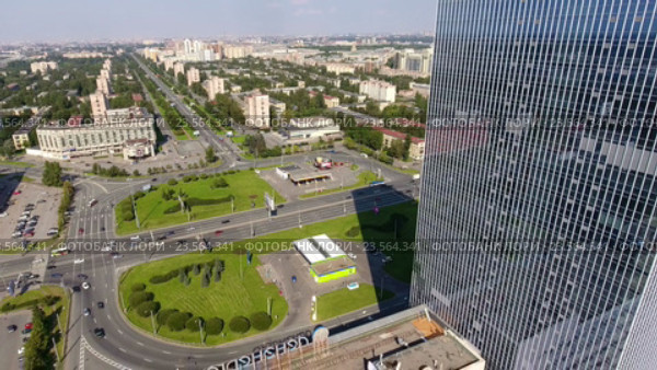 Вид на площадь Конституции и небоскреб Leader Tower. Санкт-Петербург (2016 год). Редакционное видео, видеограф Кекяляйнен Андрей / Фотобанк Лори