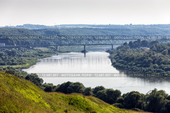 Вид на реку Оку с холма бывшей Алексинской крепости. (2015 год). Стоковое фото, фотограф Сергей Лаврентьев / Фотобанк Лори