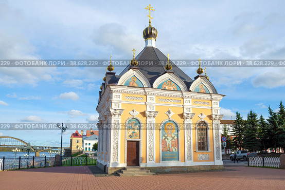 Вид на старинную  часовню Николая Чудотворца (1867г.)  сентябрьским днем. Рыбинск (2018 год). Стоковое фото, фотограф Виктор Карасев / Фотобанк Лори