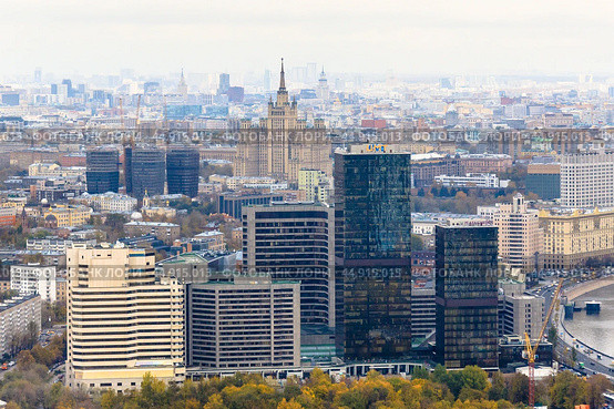 Вид на центр Москвы с высоты осенью (2023 год). Редакционное фото, фотограф Иван Губанов / Фотобанк Лори
