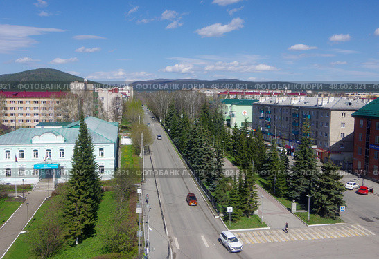 Вид на улицу Ленина в городе Белорецк с музейной водонапорной башни, Республика Башкортостан, Россия. Редакционное фото, фотограф Алексей Иванов / Фотобанк Лори
