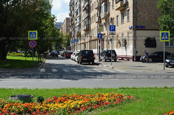 Вид на улицу Лизы Чайкиной со стороны улицы Усиевича. Район Аэропорт. Москва (2016 год). Редакционное фото, фотограф lana1501 / Фотобанк Лори