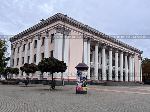 Вид на здание дворца культуры текстильщиков,Гродно,Беларусь (2023 год). Редакционное фото, фотограф Александра Новгородова / Фотобанк Лори