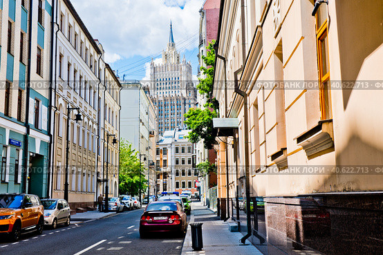 Вид на здание МИД. Летний солнечный день. Москва. Россия (2023 год). Редакционное фото, фотограф E. O. / Фотобанк Лори