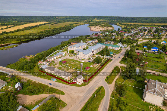 Вид с высоты на психоневрологический интернат в Подосиновце (аэросъемка 2023 года) Стоковое фото, фотограф Владислав Самошкин / Фотобанк Лори